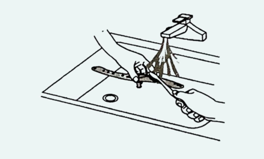 Bước 2_ Rửa phun nước với nước rửa chén